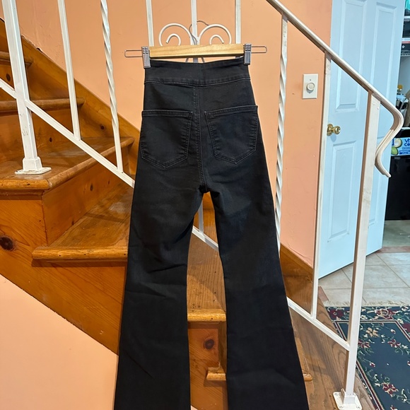 Topshop Joni flare jeans in washed black - Picture 4 of 9